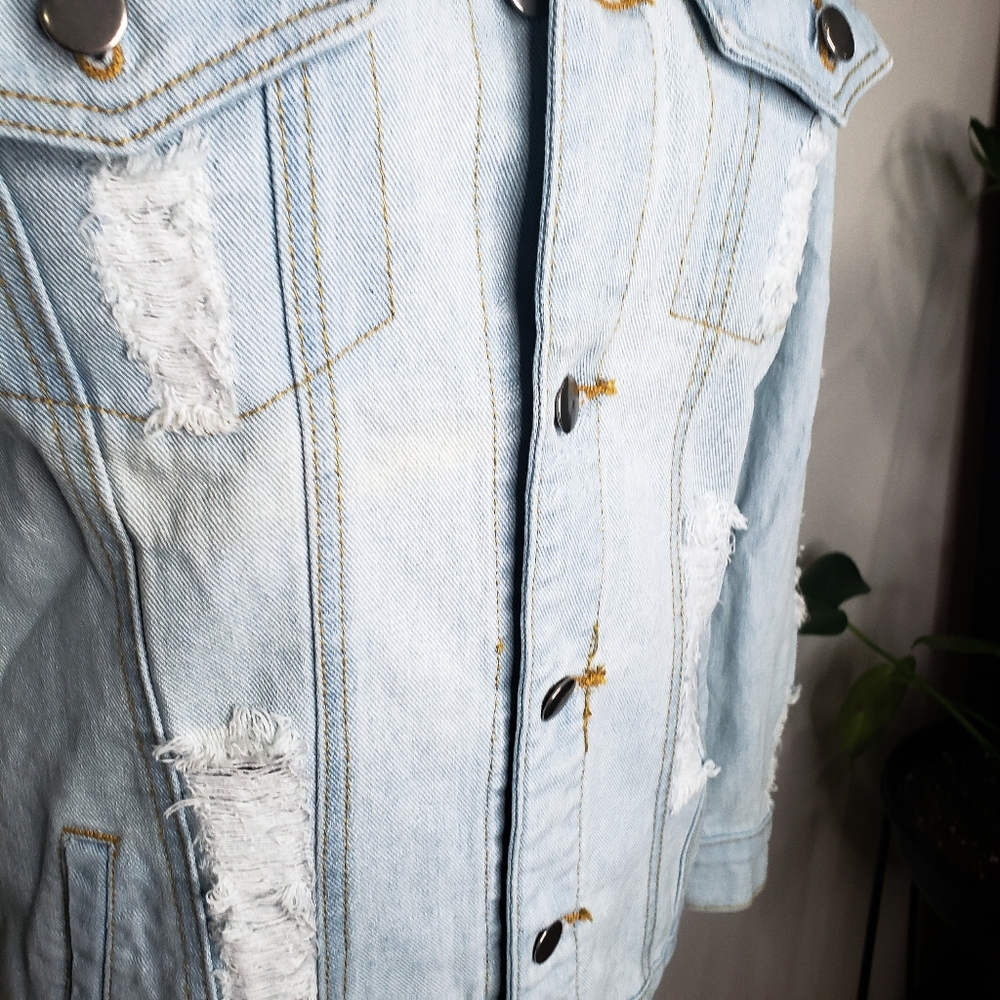 ⭐ Distressed Cold Shoulder Blue Jean Jacket - Picture 4 of 9